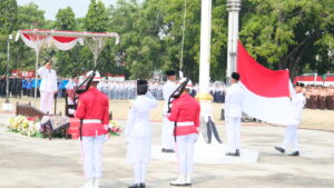 Upacara HUT Ke-81 RI di Pemalang Diwarnai Penyerahan Penghargaan dan Bantuan